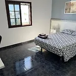 Πανσιόν Sunset House *